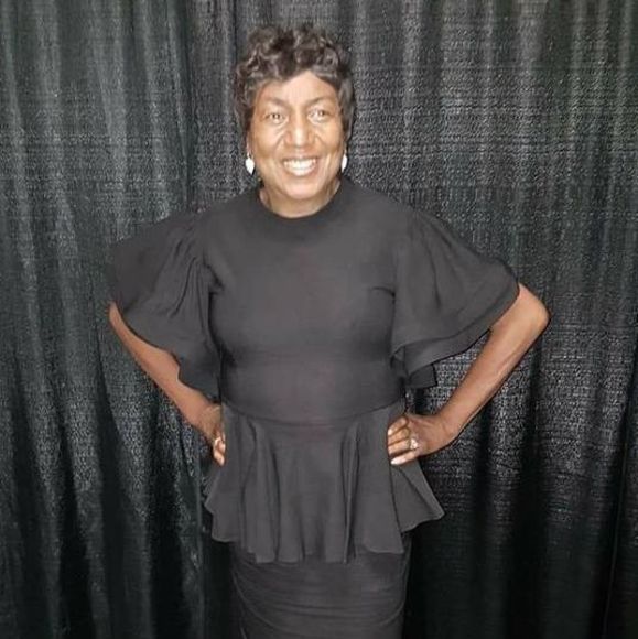 Profile Picture of Vonnia Gray clay (@thememe2009) on Poshmark