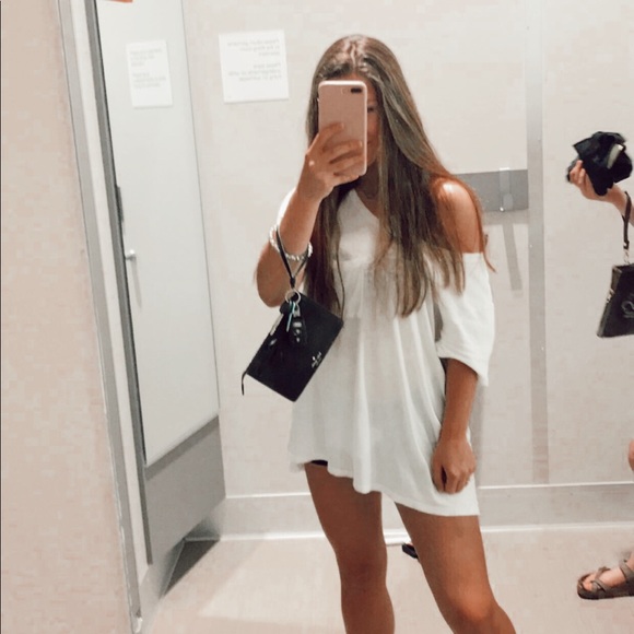 Profile Picture of Allison Bearden (@allisongbearden) on Poshmark