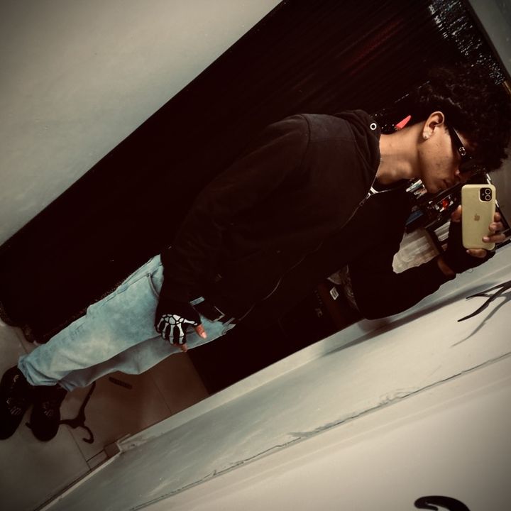 Profile Picture of •Jonathan  (@jonathan.colman74) on Tiktok