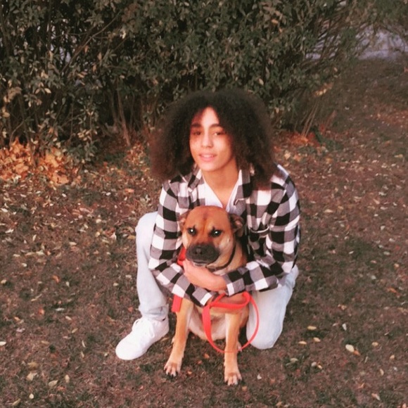 Demir Hollenquest - Poshmark Profile Picture of Demir Hollenquest (@mirmir38) on Poshmark