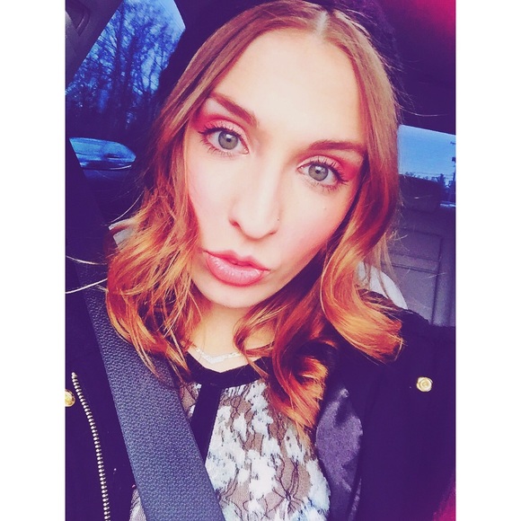 Profile Picture of Lauren Papale (@smokeshowxo) on Poshmark