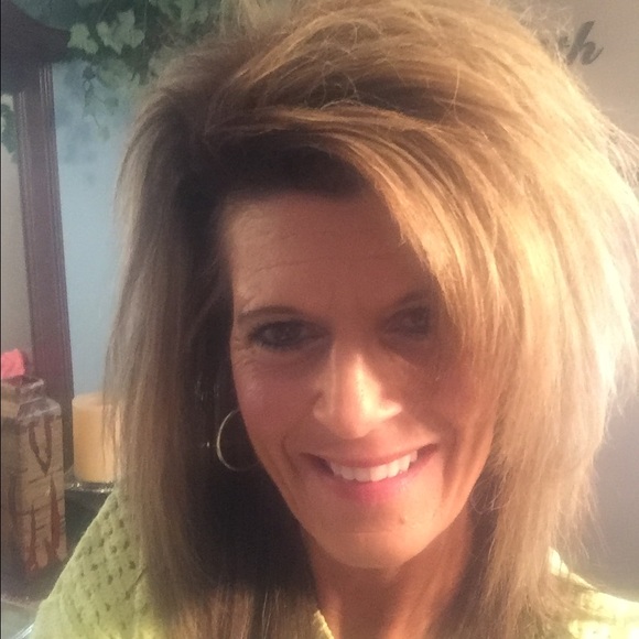 Profile Picture of Becky Ozburn (@wisc03) on Poshmark