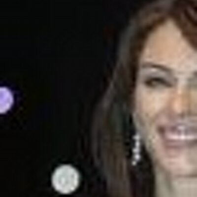 Profile Picture of Elizabeth Hurley (@TeaseLiz) on Twitter