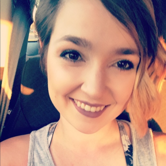 Katelyn Bellard - Poshmark Profile Picture of Katelyn Bellard (@katelynbellard) on Poshmark