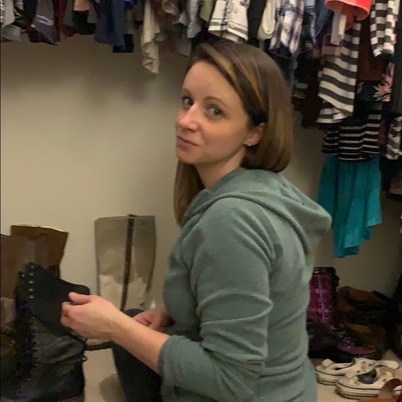 Profile Picture of Julia Layman (@jmdonhar) on Poshmark