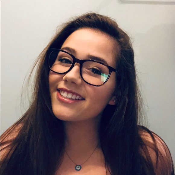 Profile Picture of Gabriella Catherines (@gabbycatherines) on Poshmark