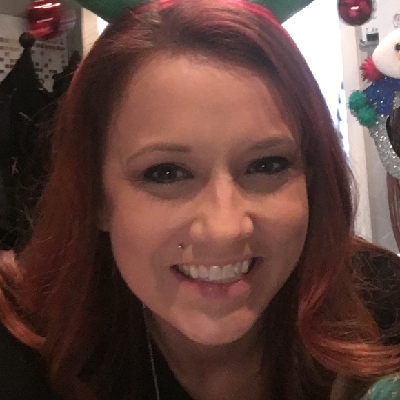 Profile Picture of Malia Bruzzese (@maliabruzzese) on Poshmark