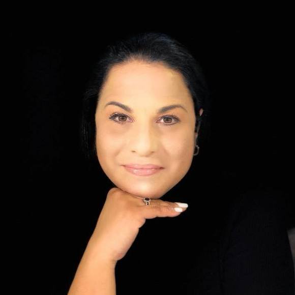 Profile Picture of Fiorela Papapietro (@fiorelap) on Poshmark