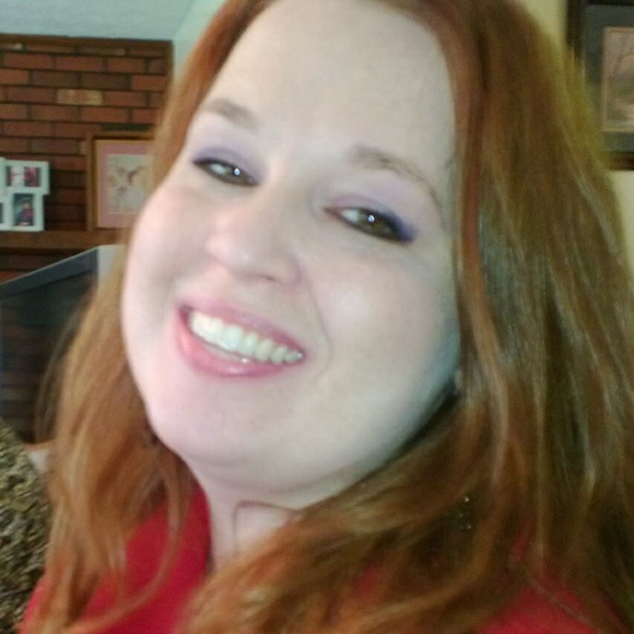 Profile Picture of Pamela Burchwell (@pburchwell) on Poshmark