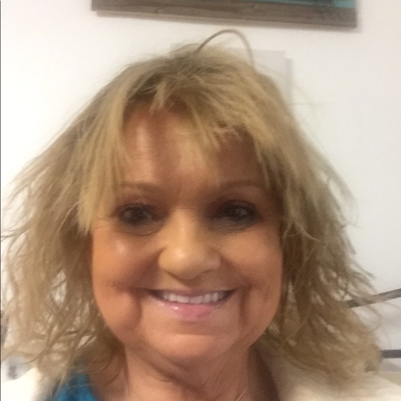 Profile Picture of Mary Allemand (@maryallemand) on Poshmark