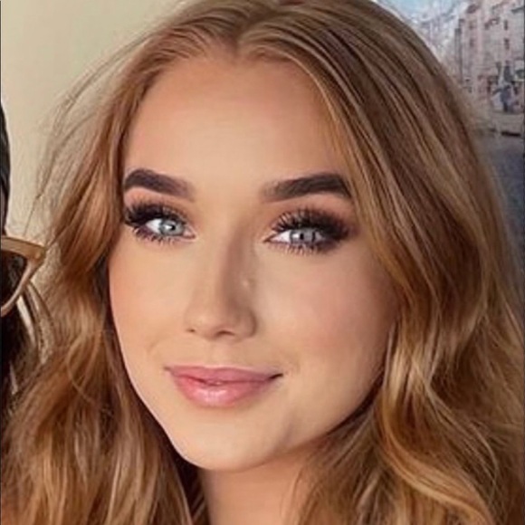 Profile Picture of Olivia Stevenson (@livinlivv) on Poshmark