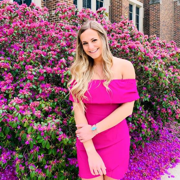 Profile Picture of Ava Susick (@avasusick) on Poshmark