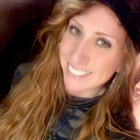 Profile Picture of Emily Kemper (@egkemper) on Poshmark