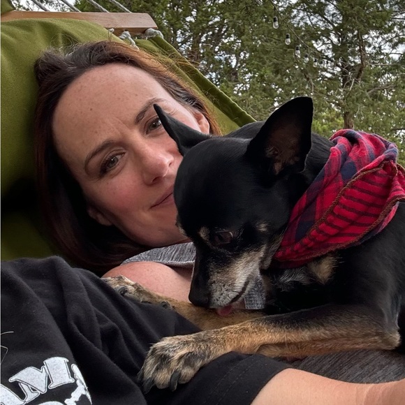 Profile Picture of Aprell Scaletta (@aprell22) on Poshmark