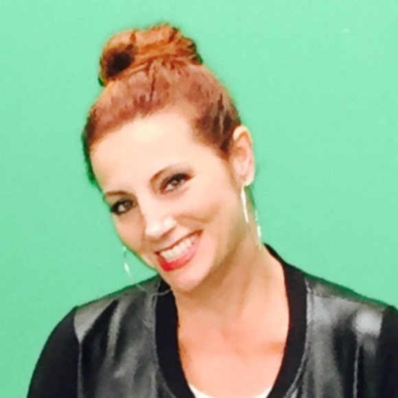 Profile Picture of Danielle Monaro (@daniellemonaro) on Poshmark