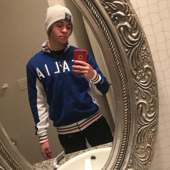 Profile Picture of Chase Coffman (@chasecoffman04) on Poshmark