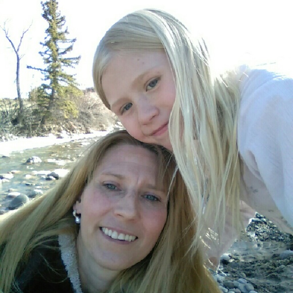 Profile Picture of Kinzi Albrandt (@kaoticcloset) on Poshmark