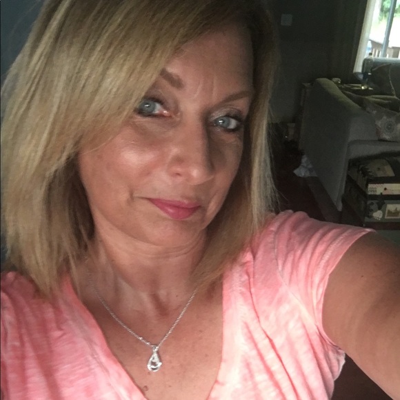 Profile Picture of Karen Matley (@kmatley63) on Poshmark