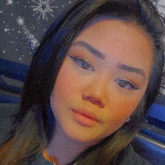 Profile Picture of Dani Reyes (@_dncx_) on Poshmark