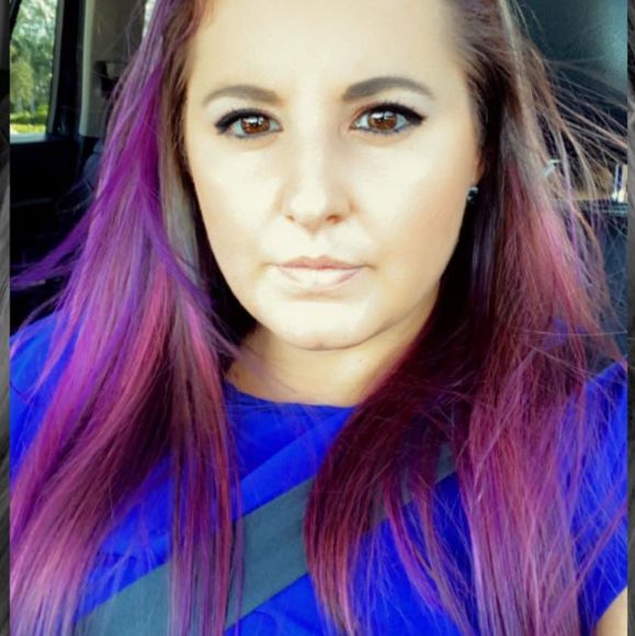 Profile Picture of Kelly Alldaffer (@kalldaff) on Poshmark