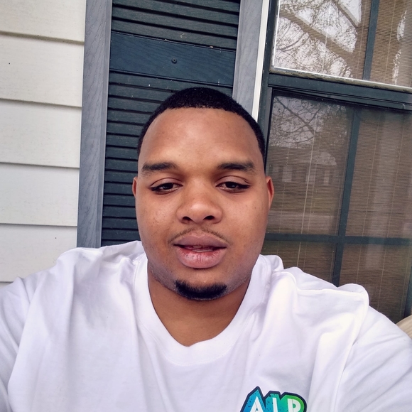 Profile Picture of Ian Herron (@ianherron) on Poshmark