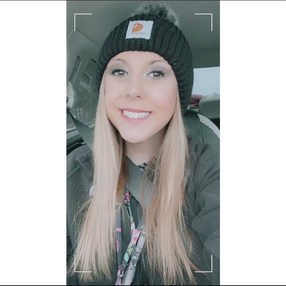 Profile Picture of Taylor Hoffmann (@tayhoff23833) on Poshmark