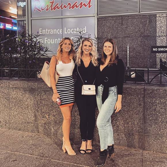 Profile Picture of Izzy Giovis (@isabelgiovis) on Poshmark