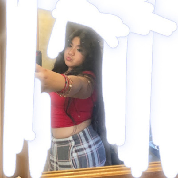 Profile Picture of Loser Loser (@daisy76521) on Poshmark