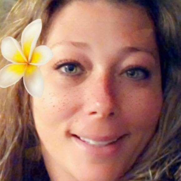 Profile Picture of Lisa Harshman (@harshman0311) on Poshmark