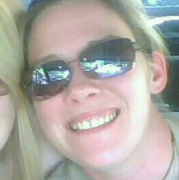Profile Picture of Misty Mosier (@lonewolf1980) on Poshmark