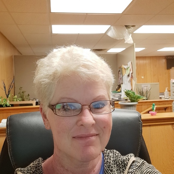 Profile Picture of Lora Ramsey (@lyrick64) on Poshmark