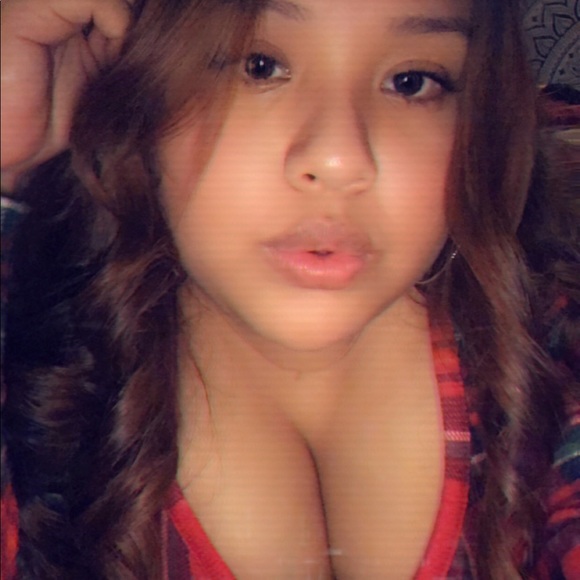Profile Picture of Josephine Aranda (@m4g4lyy__) on Poshmark