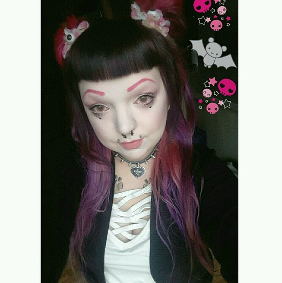 Profile Picture of Katrina Kotlarczyk (@sugaroni) on Poshmark