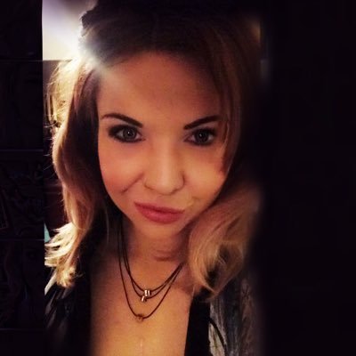 Profile Picture of Victoria Rogers (@ariel_vix) on Twitter