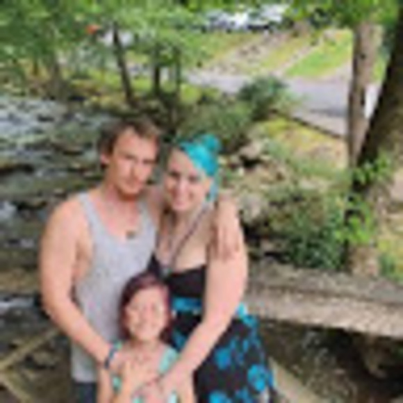 Profile Picture of Ellen Brummitt (@elleny158) on Poshmark