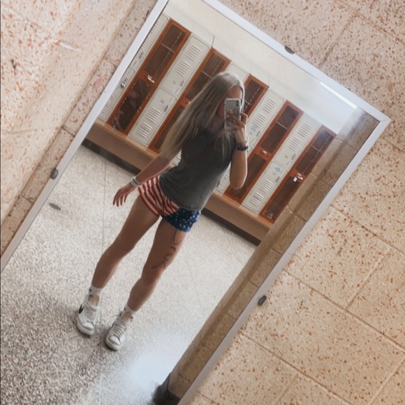 Profile Picture of Hannah Vanderhyde (@hannahv7707) on Poshmark