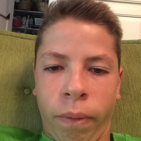 Profile Picture of Louise Vanny (@himydude) on Poshmark