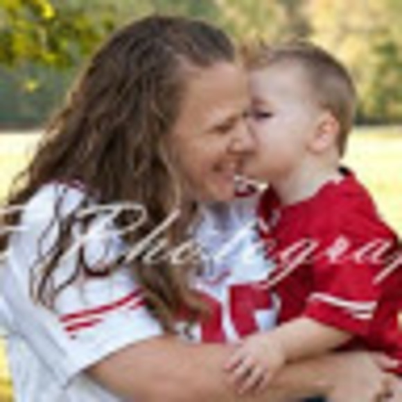 Profile Picture of Kim Merryweather (@kmmerryweather) on Poshmark