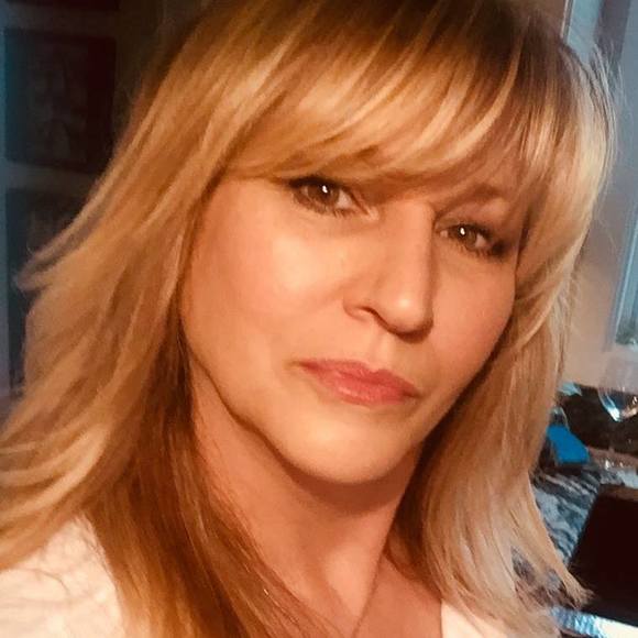 Profile Picture of Paula Berndt (@paulaberndt) on Poshmark