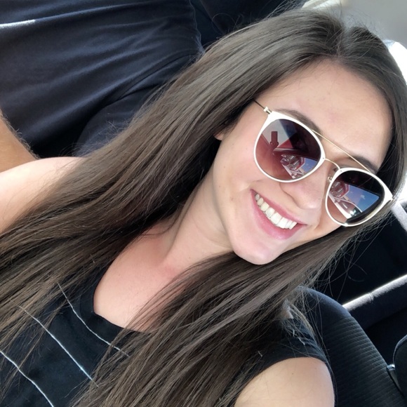 Profile Picture of Tori Pack (@torigpack) on Poshmark