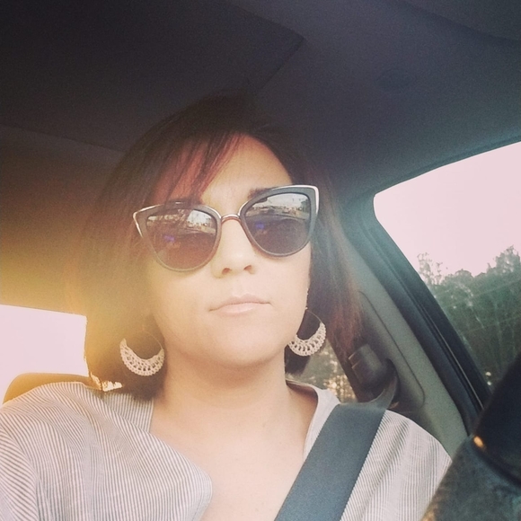 Profile Picture of Kimberly Graap (@sprkls81) on Poshmark