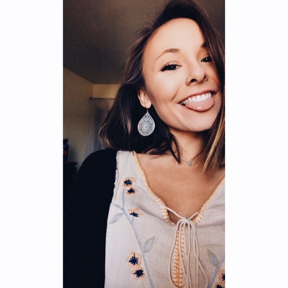 Melissa Metzgar - Poshmark Profile Picture of Melissa Metzgar (@melissametzgar) on Poshmark