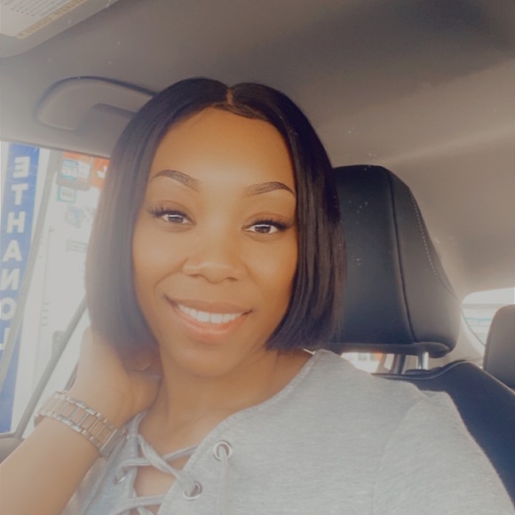 Profile Picture of Rashetta Coonce (@rvdb13) on Poshmark