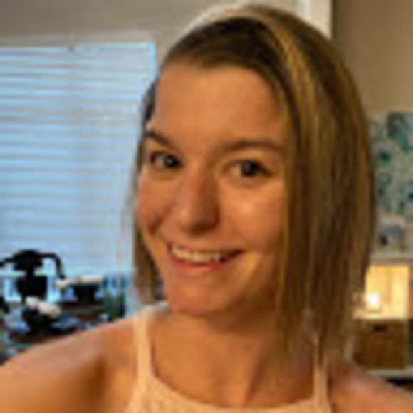 Profile Picture of Staci Patterson (@stacilpatterson) on Poshmark