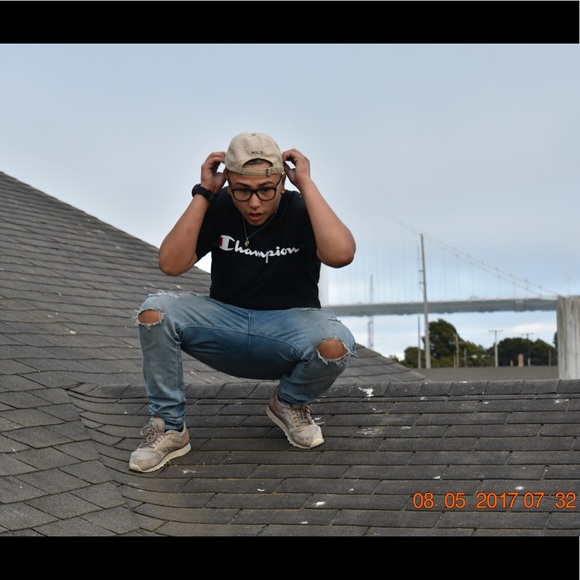 Profile Picture of Daniel Olguin (@closets_daniel) on Poshmark