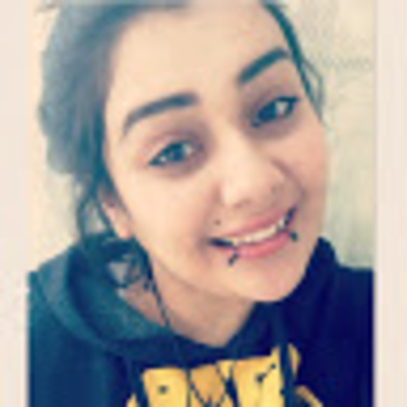 Profile Picture of Isabel Ramirez (@isabelramire913) on Poshmark