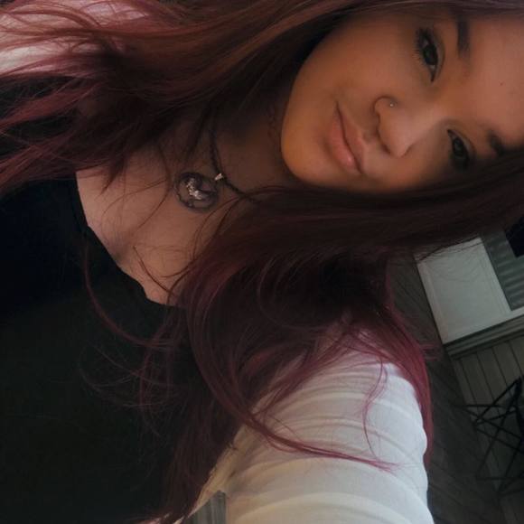 Profile Picture of Annabelle Roberts (@annabellerob618) on Poshmark