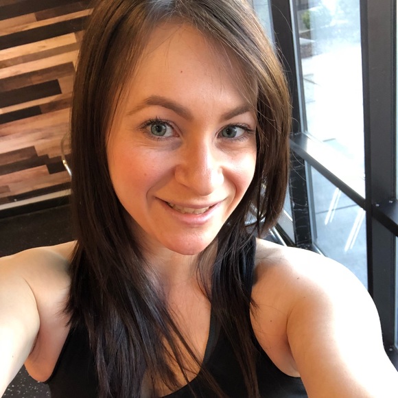 Profile Picture of Fallon Foale (@xladyf54) on Poshmark