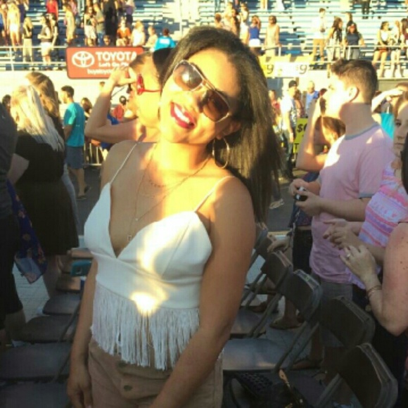 Profile Picture of Domonique Mitchell (@bella_dom) on Poshmark