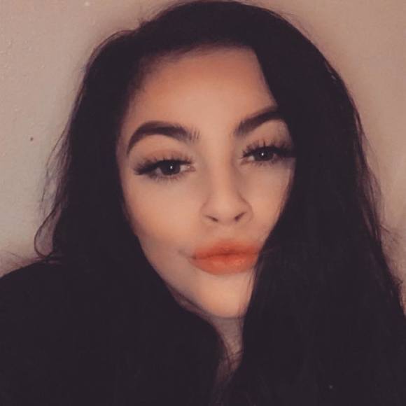 Profile Picture of Brie rip brandon Nicole (@brienicholep) on Poshmark